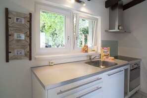 Studio, 1 Bedroom, Lake View (Apt 46) | Private kitchenette | Fridge, coffee/tea maker - Residenza Viramonte - Casa Elena (Gambarogno)