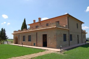 Front of property - Agriturismo Poggio al Tufo (Pitigliano)