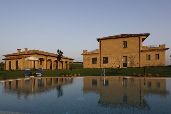 Seasonal outdoor pool - Agriturismo Poggio al Tufo (Pitigliano)
