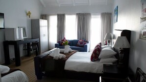 Premium bedding, minibar, desk, cribs (free) - Fijnbos Lodge & Spa (Betty's Bay)