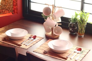Traditional-Studiosuite (Liz2) | Essbereich im Zimmer