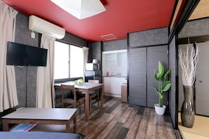 Traditional Studio Suite (Liz2) | Living area | Flat-screen TV - Guest House Liz Nakazaki-cho (Osaka)