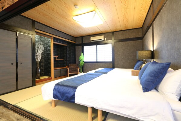 Traditional Studio Suite (Liz2) | Desk, iron/ironing board, free WiFi, bed sheets - Guest House Liz Nakazaki-cho (Osaka)