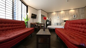 Tradisjonell studiosuite (Liz5) | Oppholdsområde | Flatskjerm-TV