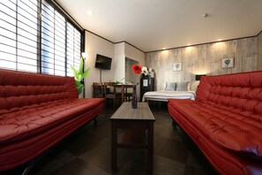 Traditional Studio Suite (Liz5) | Living area | Flat-screen TV - Guest House Liz Nakazaki-cho (Osaka)