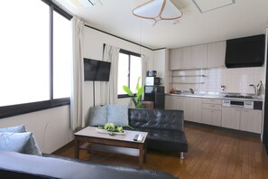Traditional Studio Suite (Liz3) | Living area | Flat-screen TV - Guest House Liz Nakazaki-cho (Osaka)