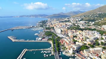 In Strandnähe, weißer Sandstrand