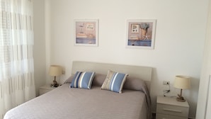 Deluxe Double Room, Ensuite, Sea View | Premium bedding, minibar, desk, soundproofing - B&B Lineablu (Formia)
