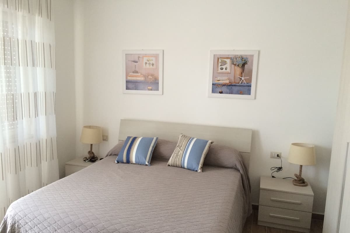 Deluxe Double Room, Ensuite, Sea View | Premium bedding, minibar, desk, soundproofing