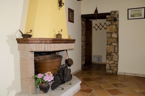 Apartment, 2 Schlafzimmer | Wohnbereich | Fernseher