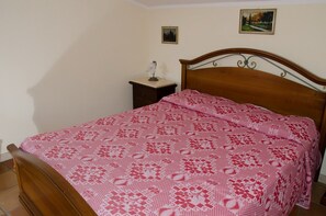 Apartment, 2 Bedrooms | 2 bedrooms, bed sheets