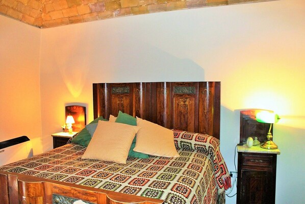 1 Schlafzimmer, kostenlose Babybetten, Bettwäsche