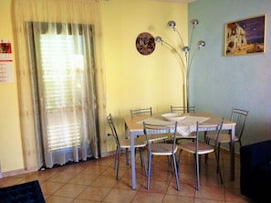 Apartamento | Área de estar | TV