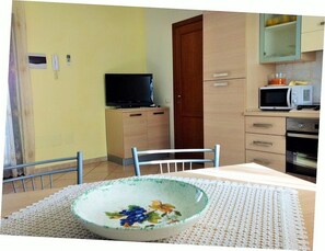 Apartment | Eigene Küche | Kühlschrank, Ofen, Herdplatte, Wasserkocher mit Kaffee-/Teezubehör