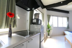 NT3, Deluxe Triple Room | Private kitchen