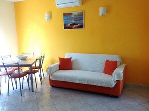 Apartment, 2 Bedrooms | Living area
