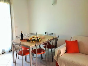Apartment, 2 Bedrooms | Living area