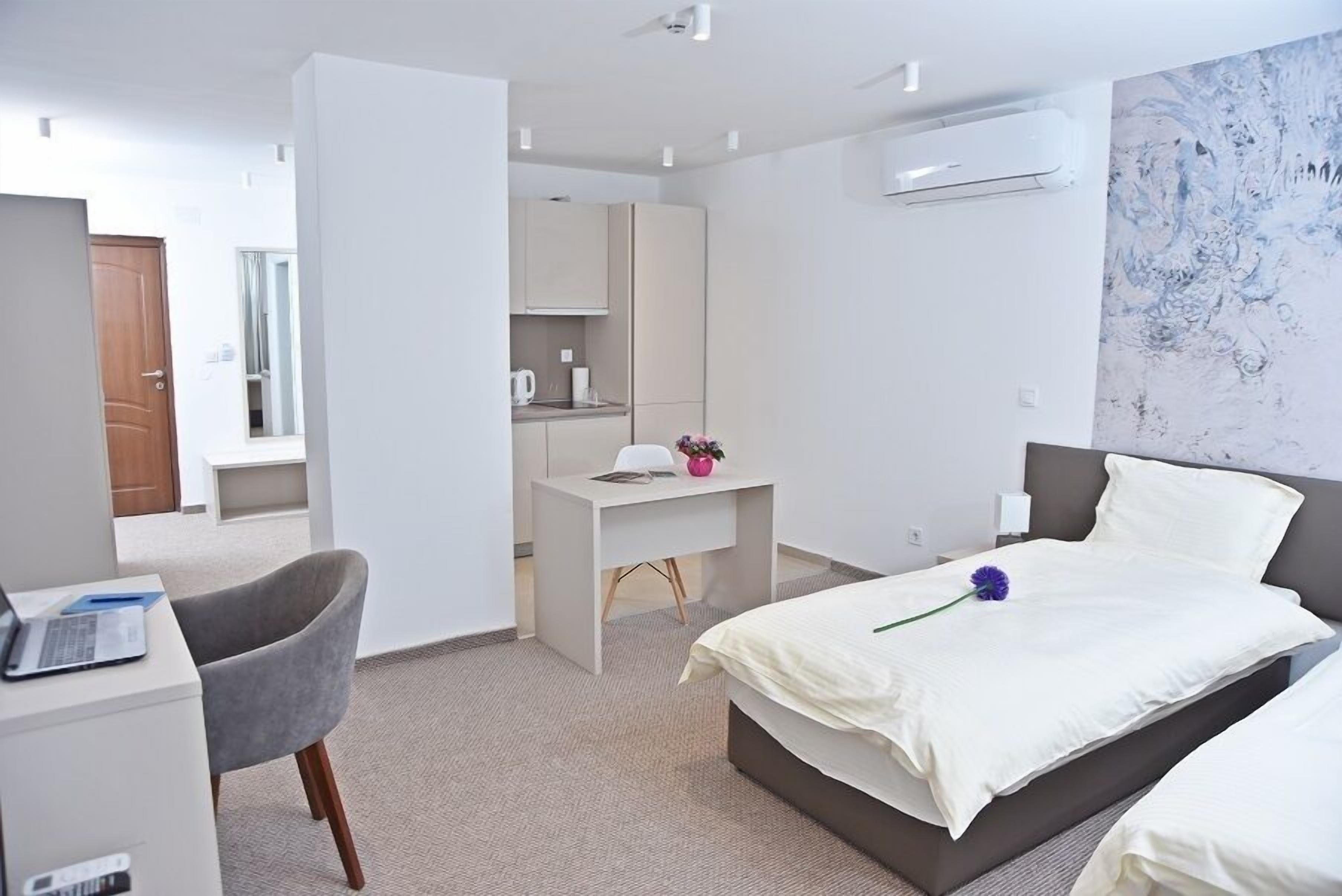 Estudi, balcó | Roba de llit d'alta qualitat, escriptori i habitacions insonoritzades 