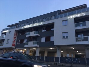 Façade de l’hébergement - soirée/nuit