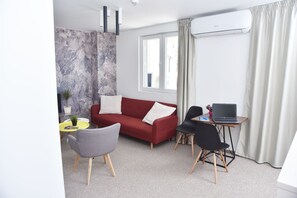 Apartamento Deluxe, 1 habitación, cocina, vistas a la montaña | Zona de estar