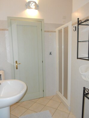 Appartement, 2 slaapkamers | Badkamer | Een douche