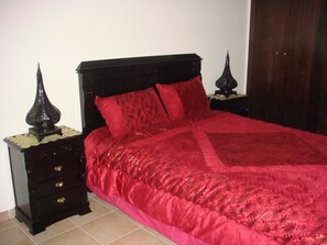 华丽公寓, 2 间卧室, 露台, 泳池景观 | 2 多间卧室、高档床上用品、熨斗/熨衣板、免费婴儿床