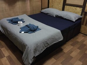 Standard Double Room with Fan | Wi-Fi de cortesia, roupa de cama