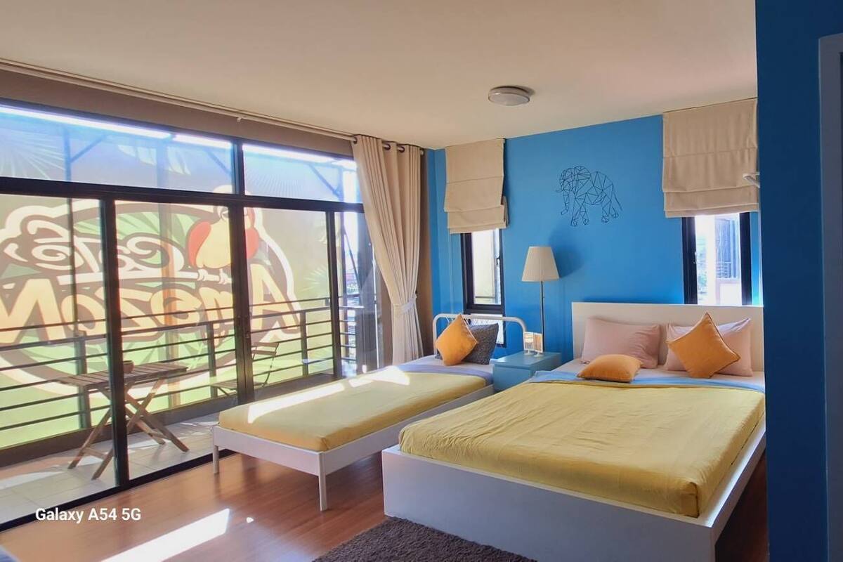 ห้องซูพีเรียทริปเปิล | ผ้าปูที่นอน Frette จากอิตาลี, เครื่องนอนระดับพรีเมียม, โต๊ะทำงาน