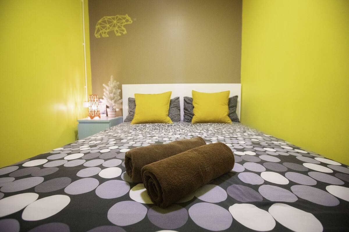ผ้าปูที่นอน Frette จากอิตาลี, เครื่องนอนระดับพรีเมียม, โต๊ะทำงาน