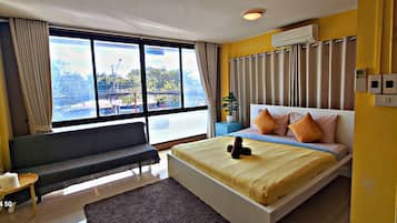 华丽双人房 | 意大利 Frette 床单、高档床上用品、办公桌、遮光窗帘