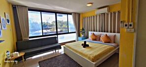 Habitación doble Deluxe | Sábanas italianas Frette, ropa de cama de alta calidad y escritorio 