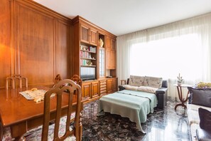 Appartamento, 2 camere da letto | 2 camere, ferro/asse da stiro, culle/letti per bambini (gratuiti)