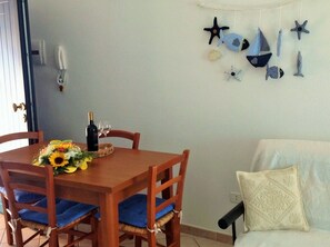 Departamento, 1 habitación | Área de sala de estar | Televisión