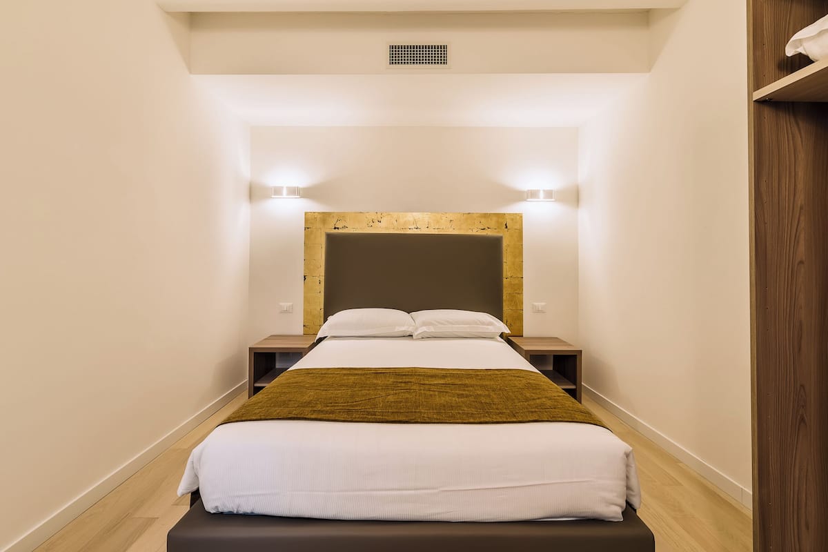 1 bedroom, premium bedding, soundproofing, iron/ironing board