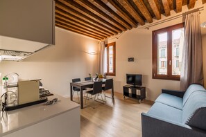 Deluxe Apartment, 2 Bedrooms (2 floor) | Living area