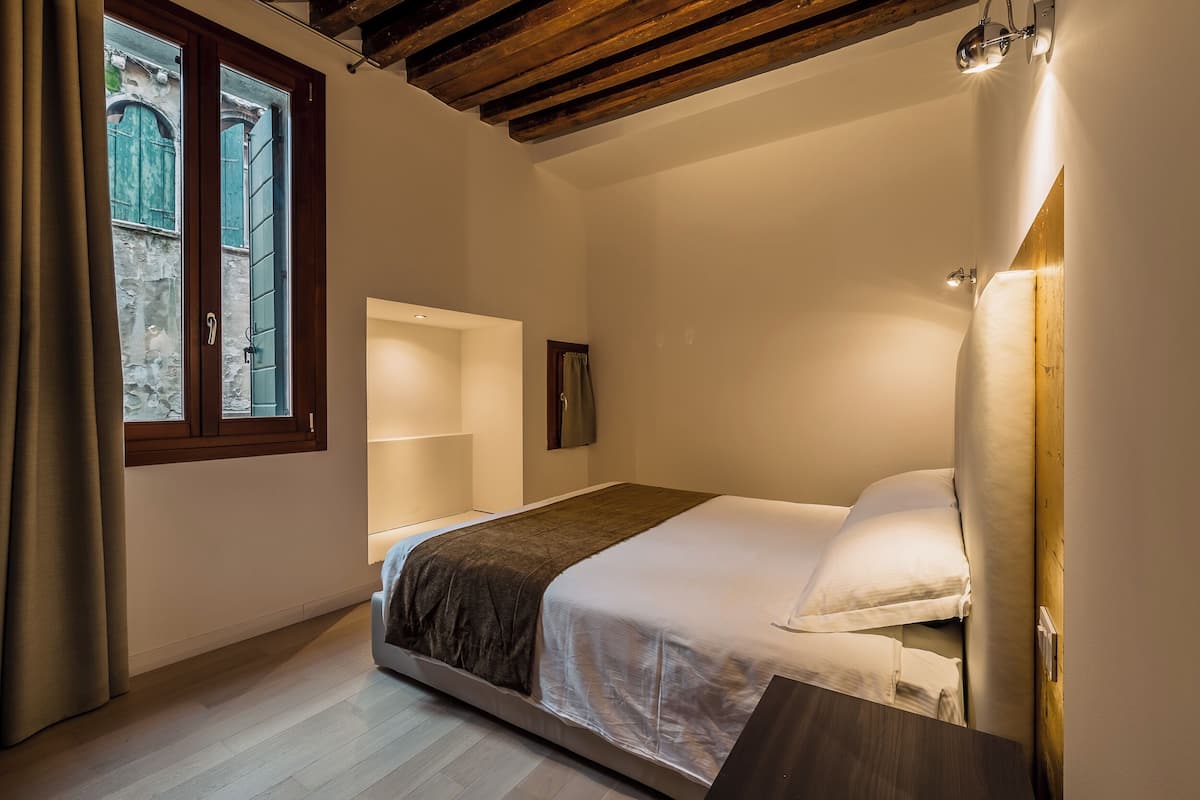 1 bedroom, premium bedding, soundproofing, iron/ironing board