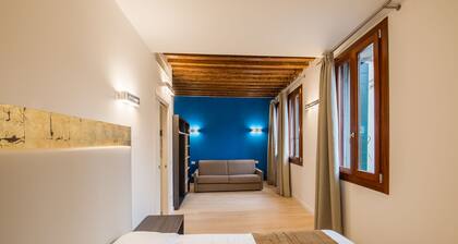 Charming Palace Corte Del Teatro