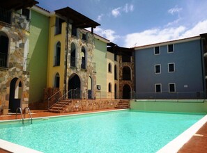 2 piscines a l'aire lliure 