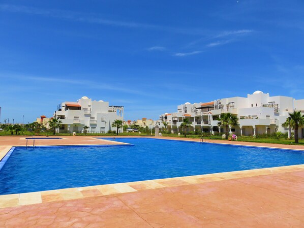 Piscine extérieure (ouverte en saison)