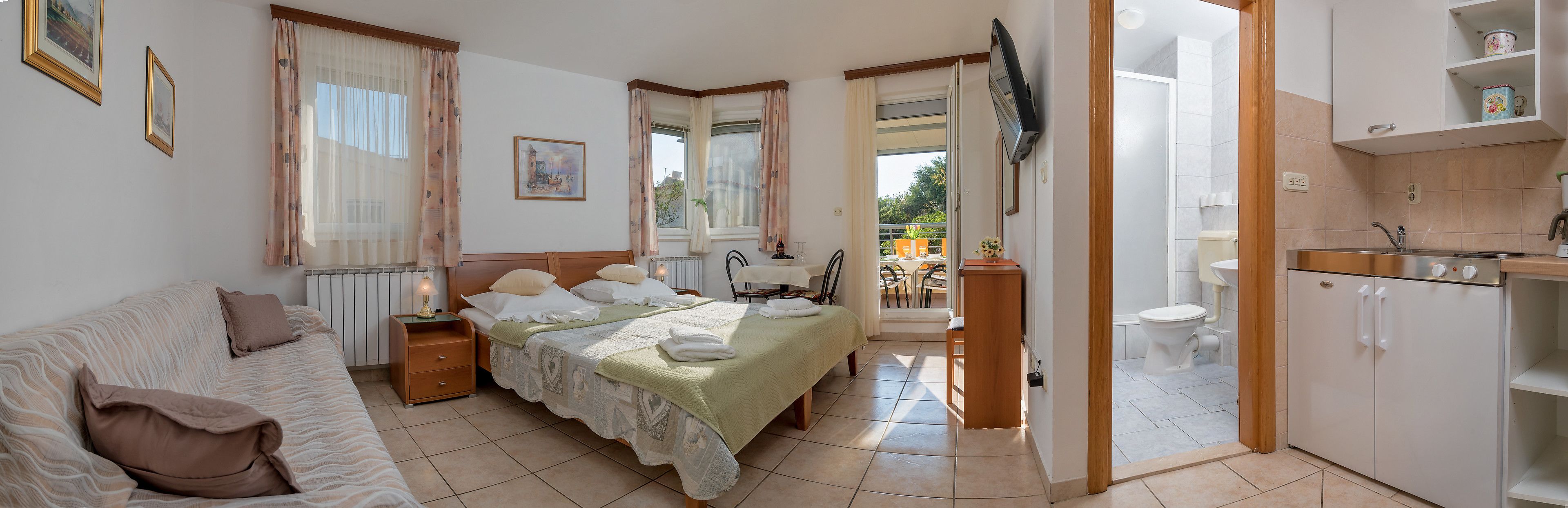 Studio, ban công, quang cảnh một góc biển (1) | Két bảo mật tại phòng, bàn, truy cập Internet không dây miễn phí 