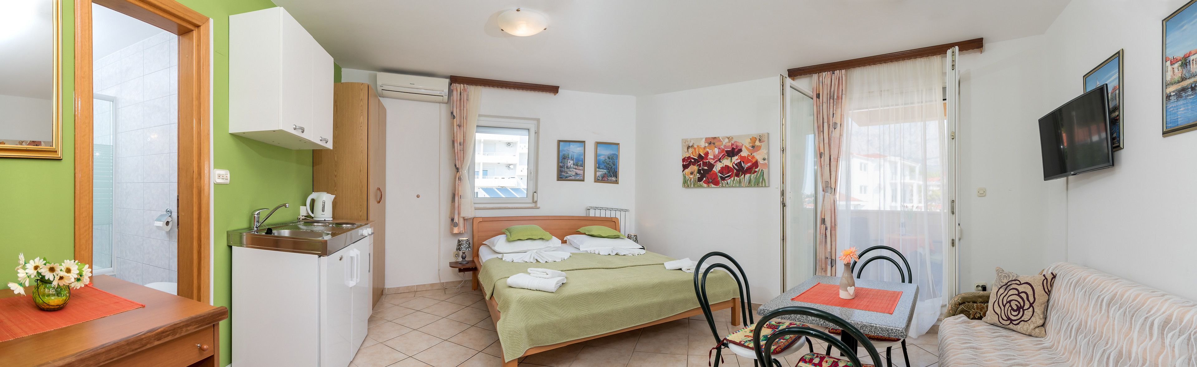 Phòng Suite, ban công | Két bảo mật tại phòng, bàn, truy cập Internet không dây miễn phí 