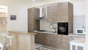 Villa - 2 sovrum | Eget pentry | Kylskåp, mikrovågsugn, ugn och spishäll