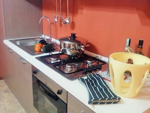 Villa, 4 habitaciones, alberca privada | Cocineta privada | Refrigerador con congelador, horno, parrilla de estufa y lavavajillas 