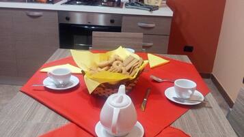 Villa, 4 camere da letto, piscina privata | Pasti in camera