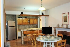 Villa, 4 camere da letto, piscina privata | Pasti in camera