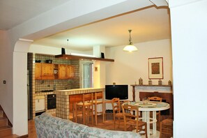 Villa, 4 Bedrooms, Private Pool | In-room dining - Villa Colle Mare (Itri)