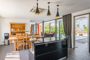 6 Bedrooms Villa | Eget kjøkken | Kjøleskap, mikrobølgeovn, ovn og kokeplater