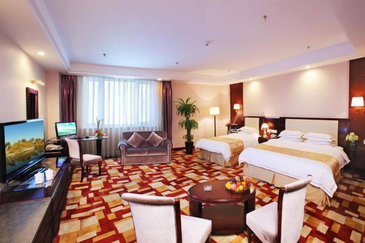 Minibar, in-room safe, desk, blackout curtains