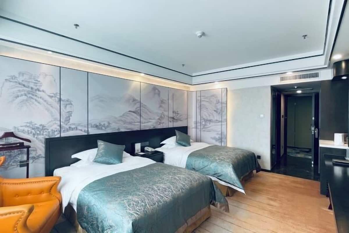 Minibar, in-room safe, desk, blackout curtains