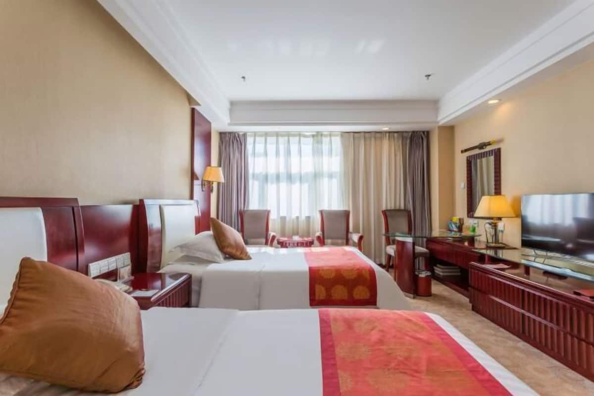 Minibar, in-room safe, desk, blackout curtains